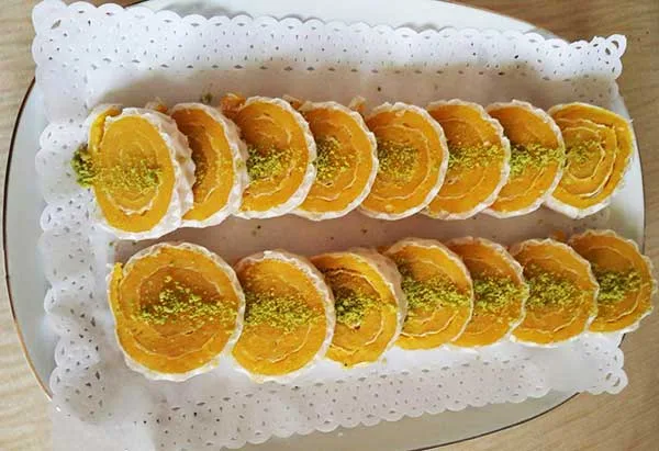 Halva roulette dessert recipe with Iranian saffron , Halva roulette dessert with Iranian saffron, Halva roulette dessert with saffron, Local food, How to prepare halva roulette with Iranian saffron, Tips for halva roulette dessert with Iranian saffron, How to prepare halva, Cooking training with saffron