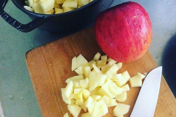 recipe for apple jam with Iranian saffron, Apple jam with Iranian saffron, Apple jam, Apple jam with saffron, Local food, How to prepare apple jam with Iranian saffron, Tips for apple jam with Iranian saffron, How to prepare different types of jam, Cooking training with saffron