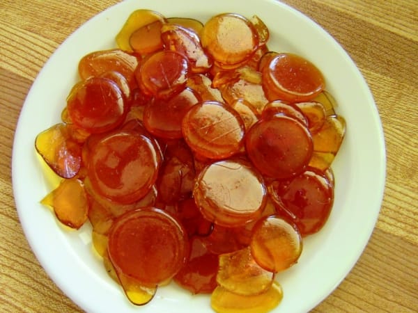 recipe for poolaki candy with Iranian saffron, Poolaki candy with saffron of Iran, poolaki candy with saffron, local food, how to prepare poolaki candy with saffron of Iran, tips for poolaki candy with saffron of Iran, how to prepare different types of candy, cooking training with saffron