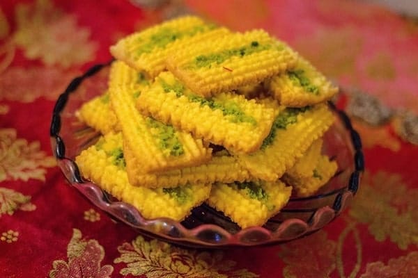 recipe of Qazvin wheel sweets with Iranian saffron, Qazvin wheel sweets with Iranian saffron, Qazvin wheel sweets, Qazvin wheel sweets with saffron, local food, how to prepare Qazvin wheel sweets with Iranian saffron, tips for Qazvin wheel sweets with Iranian saffron, how to prepare different types of sweets, cooking training with saffron